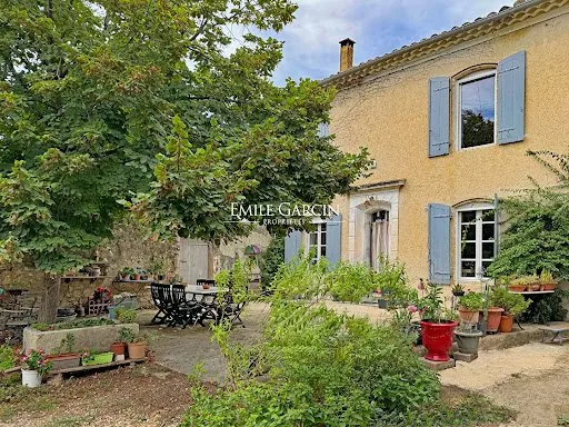 Maison 8 pièces 266 m²