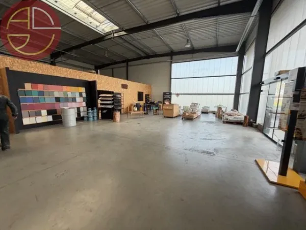 Local 700 m²
