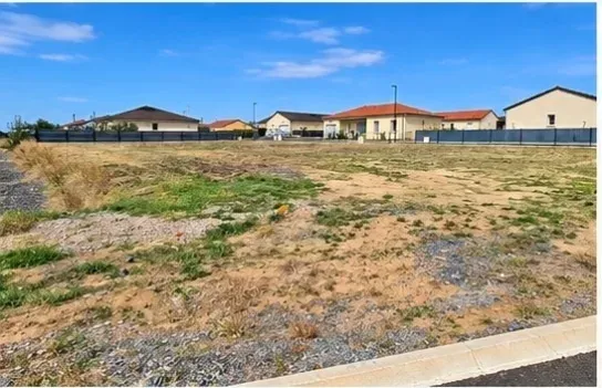 Terrain 600 m²