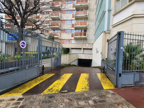 Loue parking - 11m²