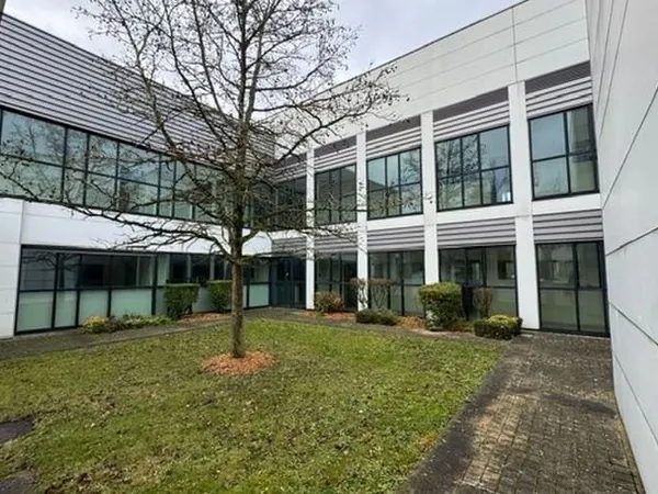 Bureau 2412 m²