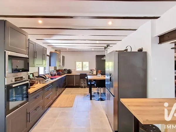 Maison 9 pièces 209 m²