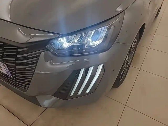Peugeot 208 hybrid 110 ch e-dcs6 — photo 60