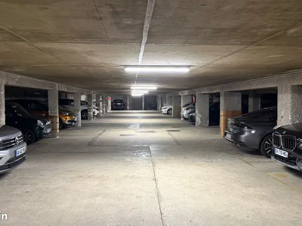 PARKING rue LACAILLE