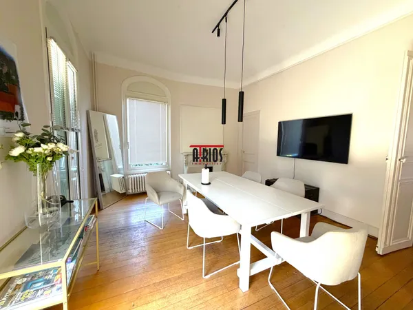 Local professionnel 250 m²