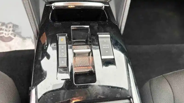 Citroën C4 e- 136 ch automatique — photo 79