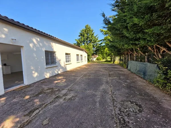 À LOUER - MAISON AVEC GRAND JARDIN - SAINT-CIERS-SUR-GIRONDE