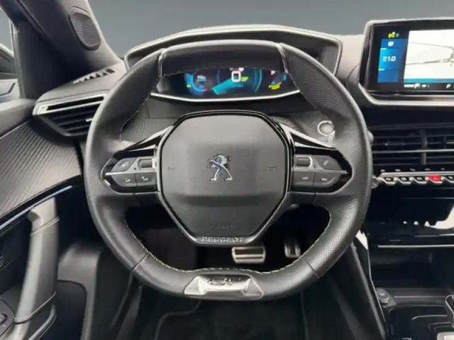 Peugeot 2008 e- 136ch gt — photo 12