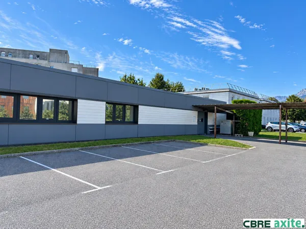 Local professionnel 963 m²
