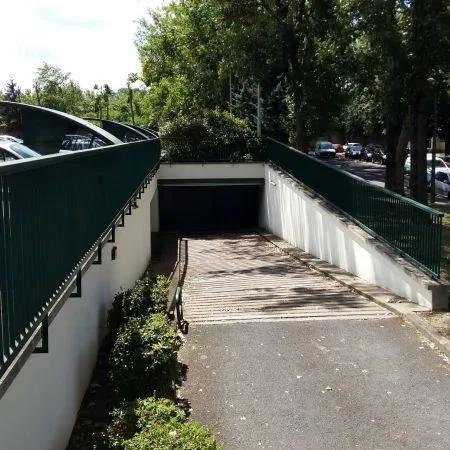 Parking INTERIEUR en Sous-sol sécurisé situé à CHEVILLY LARUE - CROIX DU SUD limite l'HAY LES ROSES 