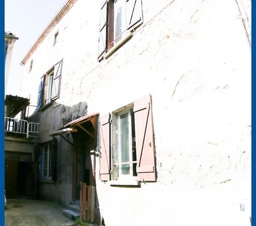 Maison avec garage et terrasse