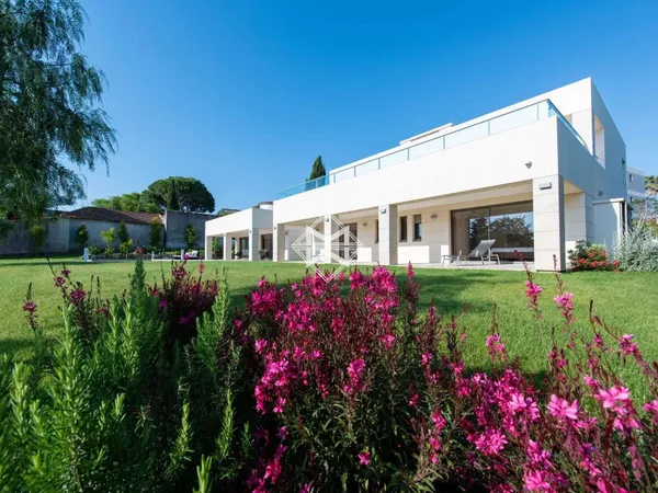 Villa 8 pièces 350 m²