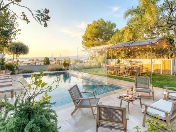 Villa 6 pièces 270 m²