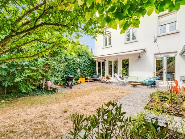Vends maison avec jardin