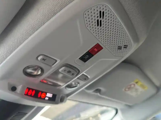 Peugeot 208 hybrid 110 e-dcs6 — photo 19