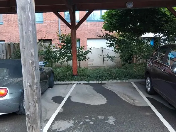 Place de parking couverte (résidence sécurisée)