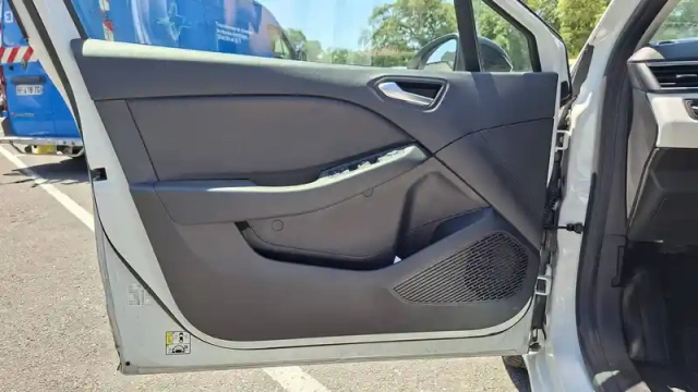 Renault Clio societe blue dci 100 — photo 22