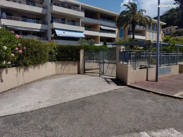 Box dans résidence sécurisée à Saint Martin du Var