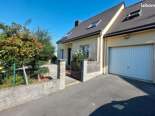 Maison familiale - 6 pièces - 96m² - Ercé en Lamée