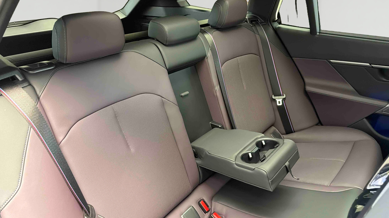 BMW M5 Touring PHEV 727 ch BVA8 — photo 26