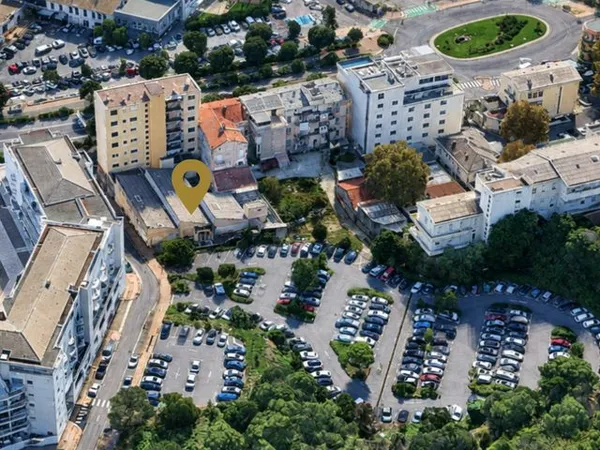 Local 447 m² Bastia