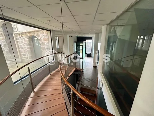 Local commercial 210 m²
