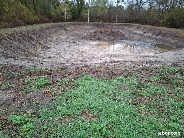 Terrain avec pièce d'eau