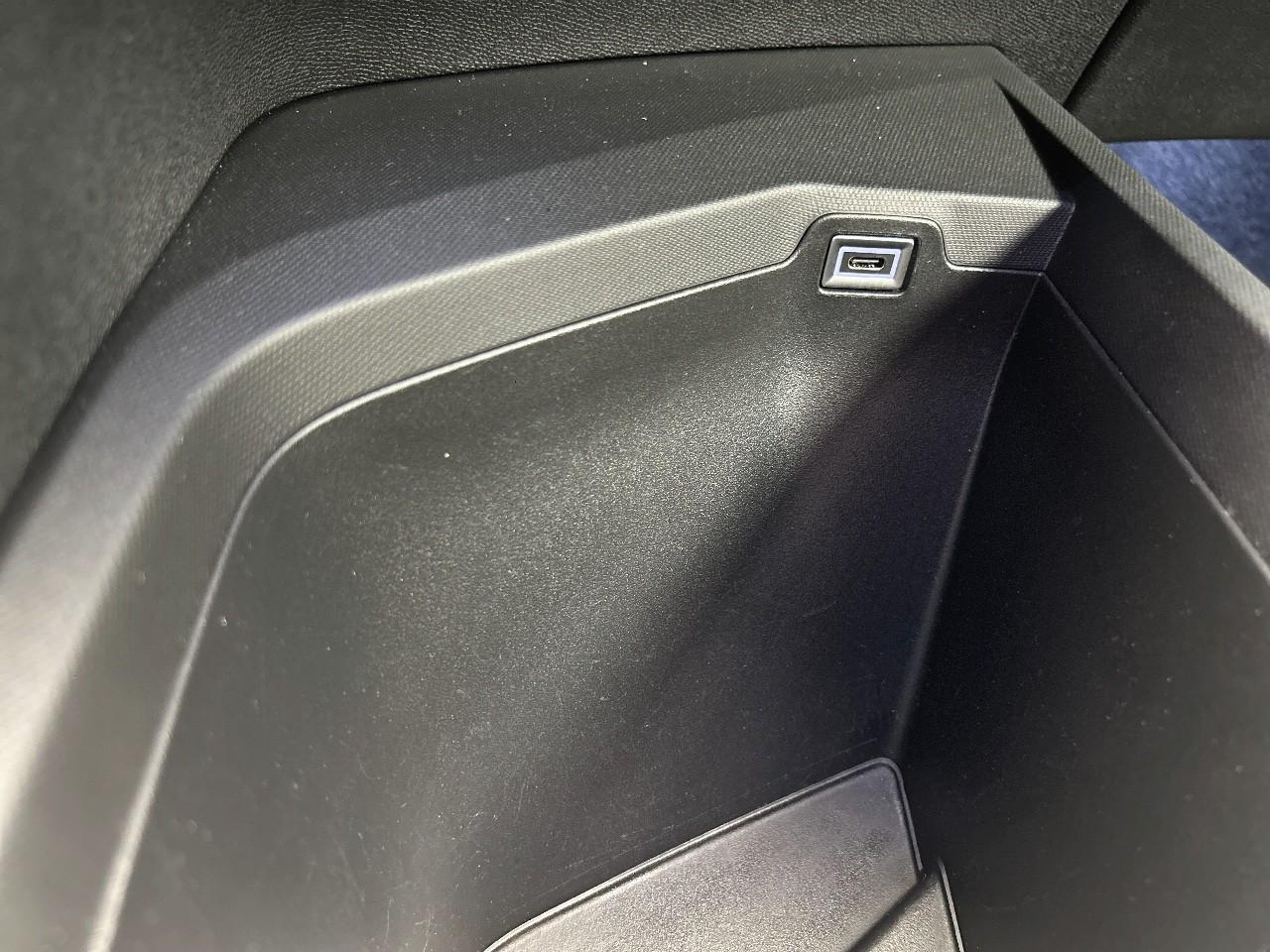 Peugeot 308 hybrid 145 e-dcs6 allure — photo 26