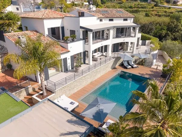 Maison 6 pièces 300 m²