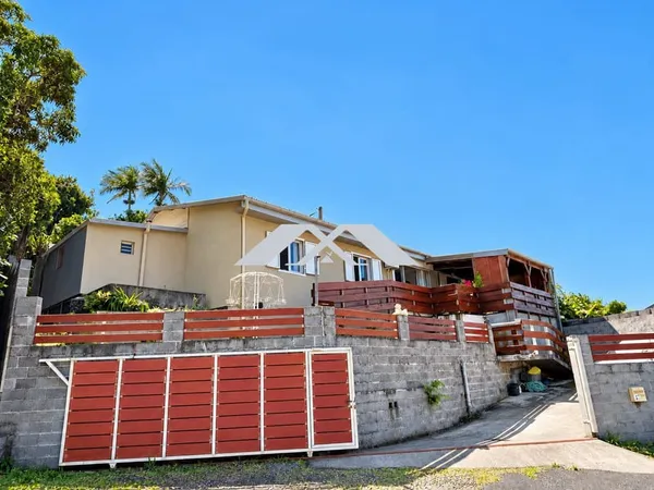 Maison F5 plain pied à Saint Joseph