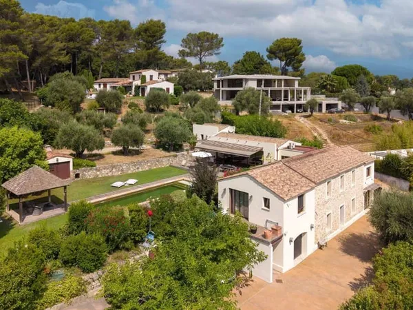 Maison 7 pièces 232 m²
