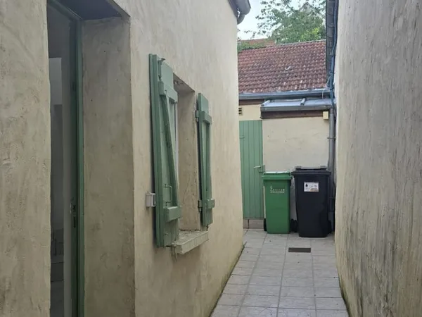STUDIO AVEC COUCHAGE EN DUPLEX - PETITE COPROPRIETE - PLEIN