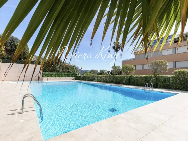 Villefranche-sur-Mer – Magnifique appartement 3P avec vue mer, piscine, parking et cave
