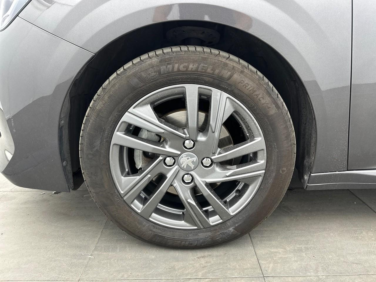 Peugeot 208 puretech 100 s&s bvm6 style — photo 14