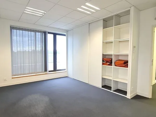 Bureau et espace de travail Location Quimperlé   2216€