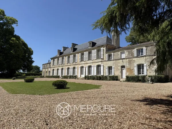 CHATEAU XVIIIe IMH avec CHAPELLE sur 23,7 HA