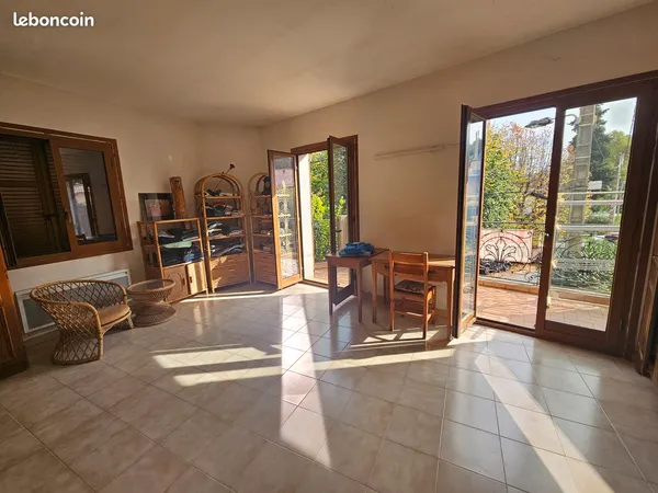 2p 100m2 en rez-de-jardin, vue mer et montagne, garage et cave