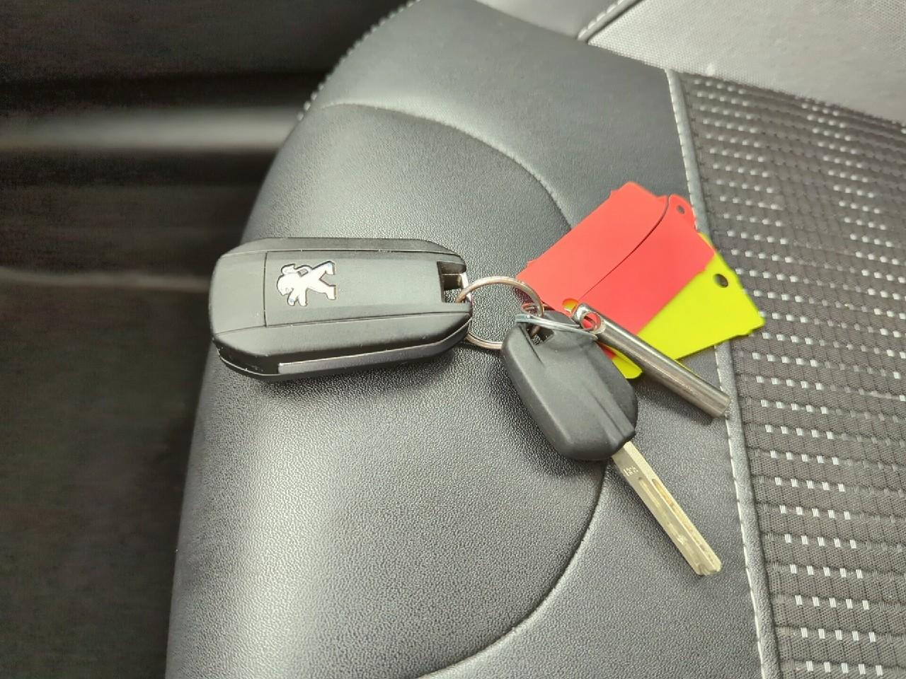 Peugeot 2008 bluehdi 100ch bvm6 allure — photo 28