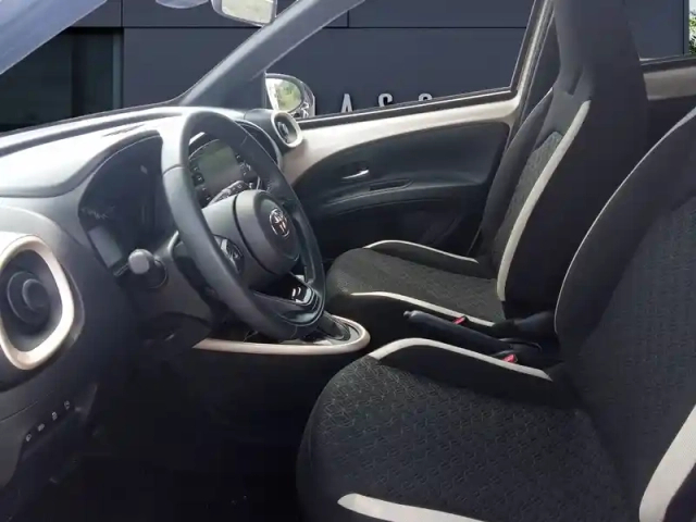 Toyota Aygo X 1.0 vvt-i 72 — photo 9