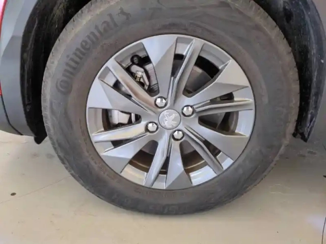 Peugeot 2008 electrique 136 ch — photo 19
