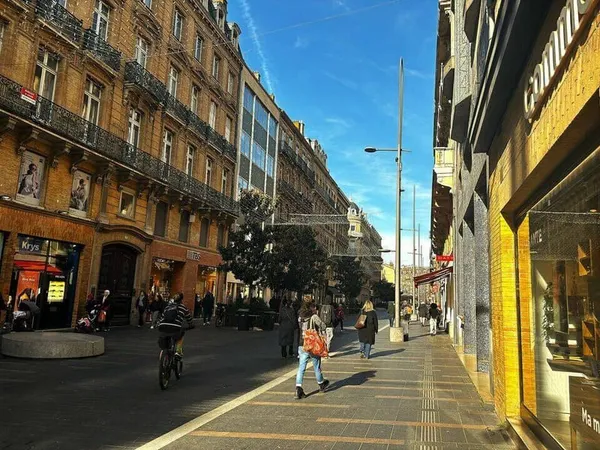 Local commercial 224 m²