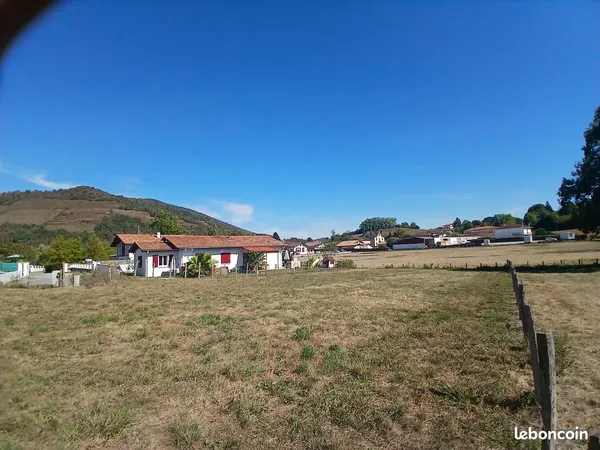 Terrain constructible de 720m2 au coeur d'Ascarat