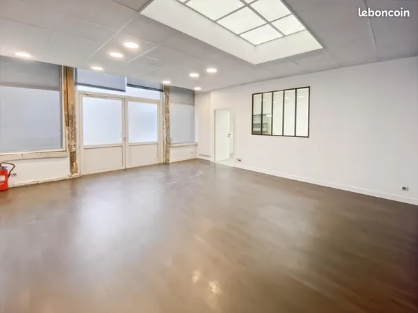 Bureau 272 m²