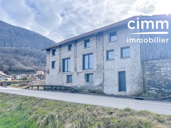 Appartement T4 de 90m² - Etat d'achèvement - garage et remise