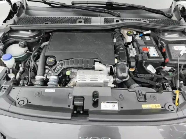 Peugeot 208 puretech 100 s&amp;s bvm6 allure pack — photo 7