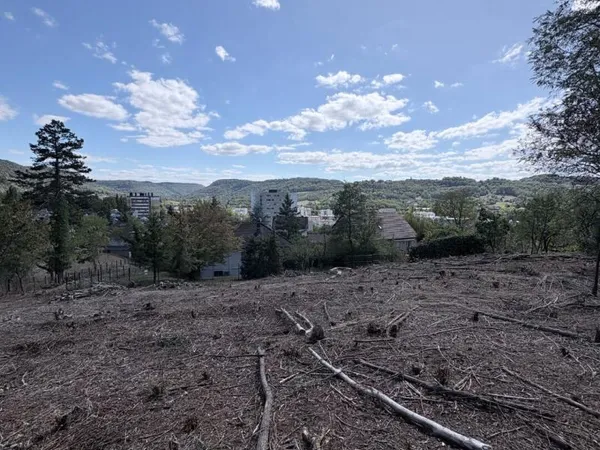 Terrain constructible avec vue dégagée Lons Le Saunier 1964 m2