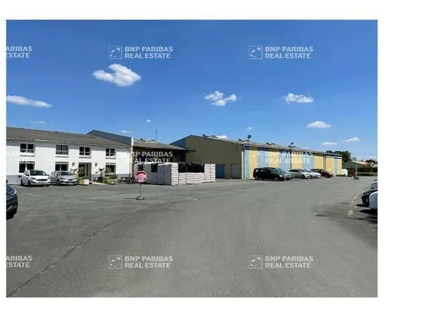 Entrepôt 7990 m²
