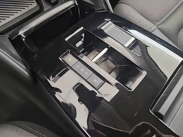 Citroën C4 e- 136 ch automatique — photo 14