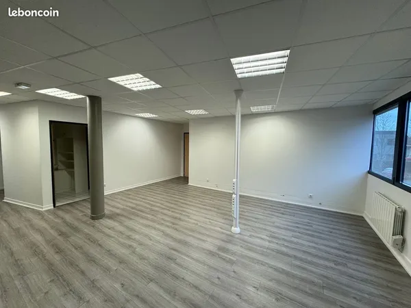 A louer Bureaux 100 m²