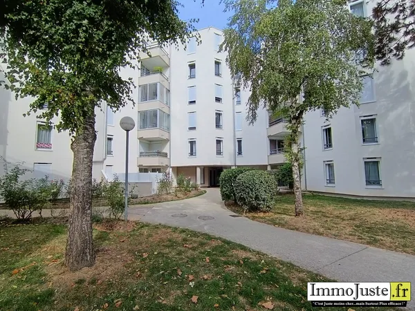 T4 de 81m² 3 chambres cave et place de parking sécurisée